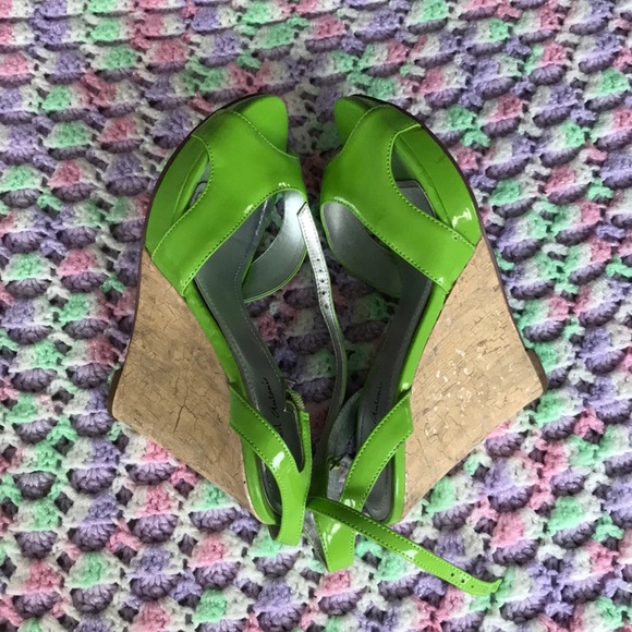 Micheal Antonio green wedges with silver in heel - Picture 4 of 4